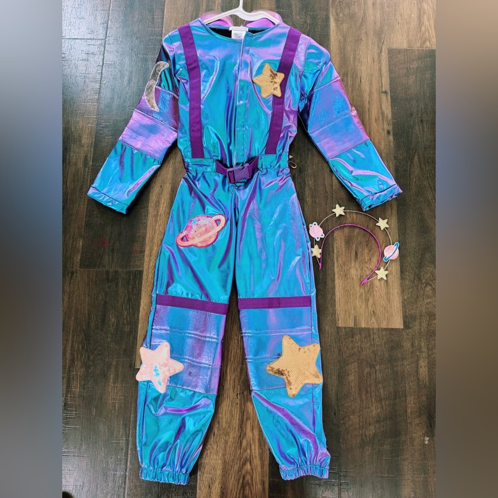 Pottery barn kids astronaut costume 🚀